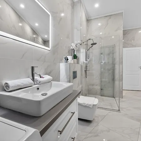 Elegance Life 3bedrm Joseph Boulevard