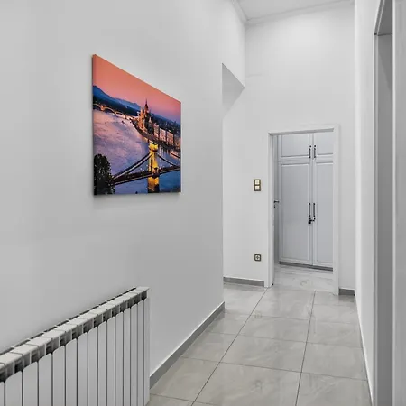 Elegance Life 3bedrm Joseph Boulevard
